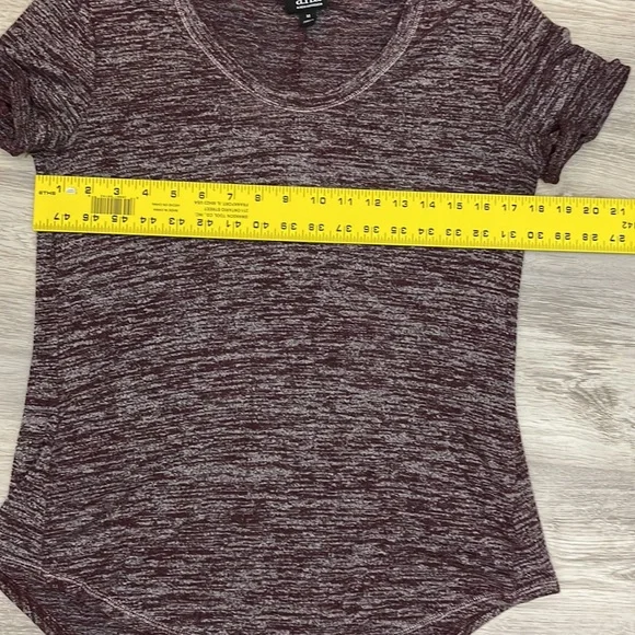 a.n.a. Wine Red & Silver Lightweight Knit Short Cuffed Sleeve Scoop Neck Top M - Picture 7 of 11